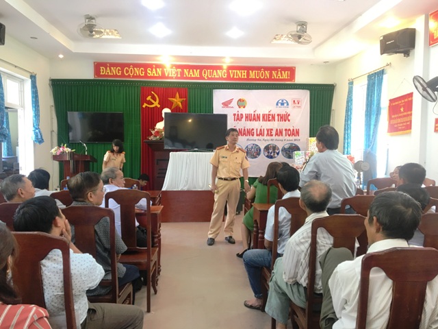 Tuyên truyền kỹ năng lái xe an toàn cho nông dân