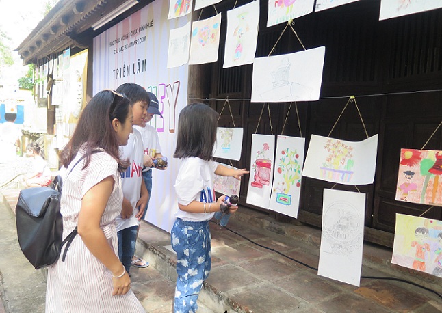 Over 150 paintings take part in the exhibition “Art Journey”