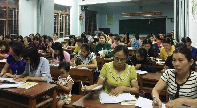Khi cán bộ học tiếng Cơ tu