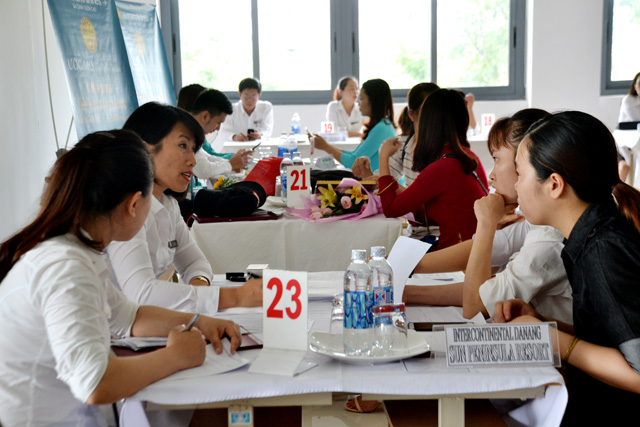 Tổ chức ngày hội việc làm cho sinh viên mới ra trường