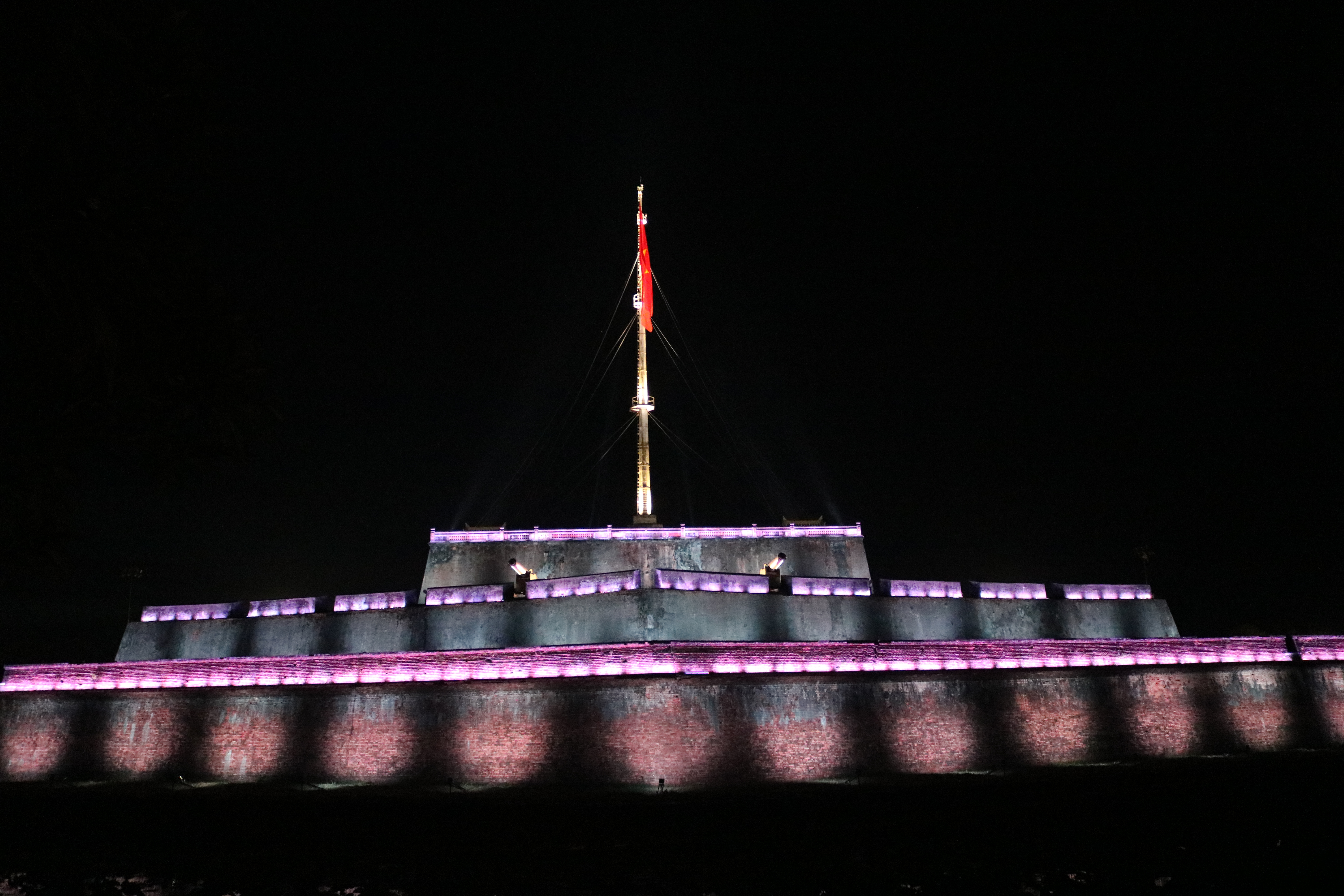 Bàn giao hệ thống chiếu sáng mỹ thuật Kỳ đài Huế