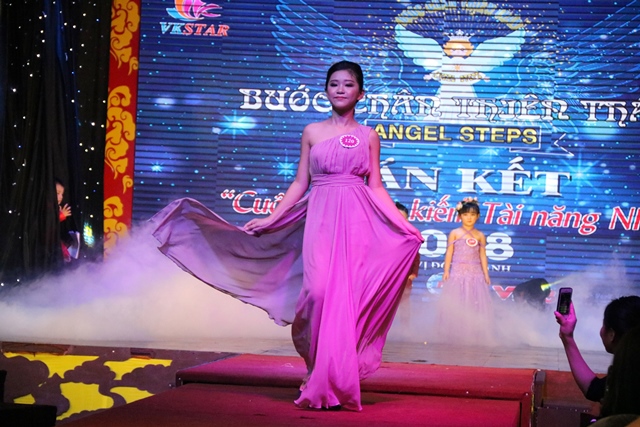 Vui nhộn vòng casting và bán kết cuộc thi Bước chân thiên thần
