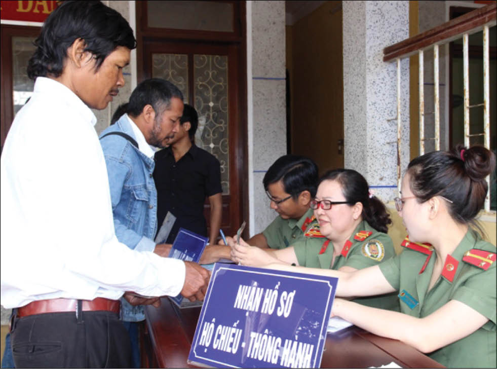 Cấp giấy thông hành cho bà con vùng biên giới