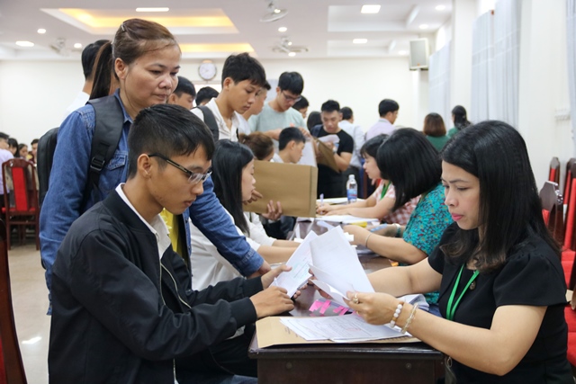 Trường đại học Nông lâm đón tiếp thí sinh khóa 52 nhập học