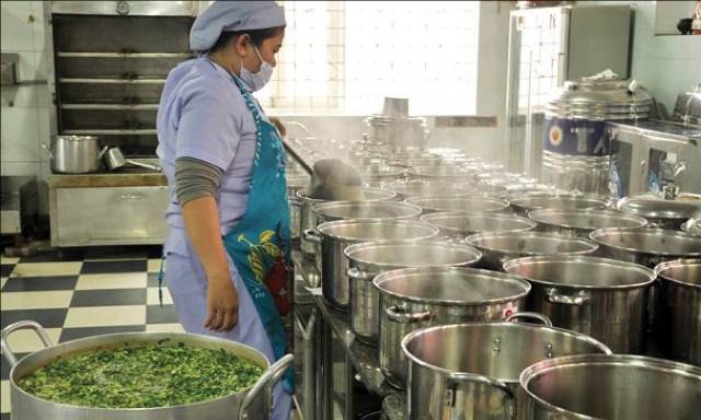 Trả lương cho nhân viên cấp dưỡng Khó nhưng không phải hết cách