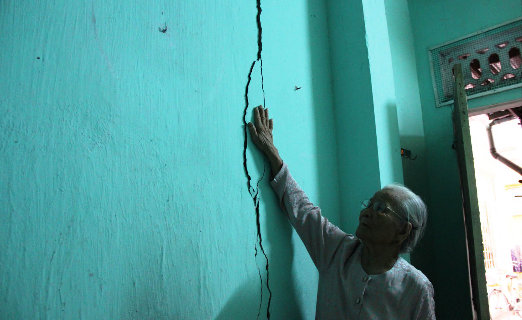 Công trình thi công gây lún nứt nhà cửa, dân lo lắng