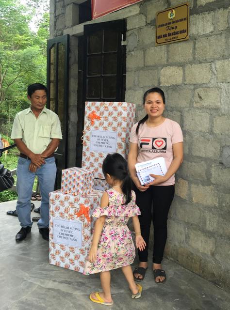 Bàn giao Mái ấm công đoàn cho mẹ con chị Võ Thị Túy Hằng