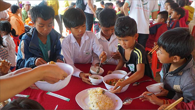 Chia sẻ yêu thương