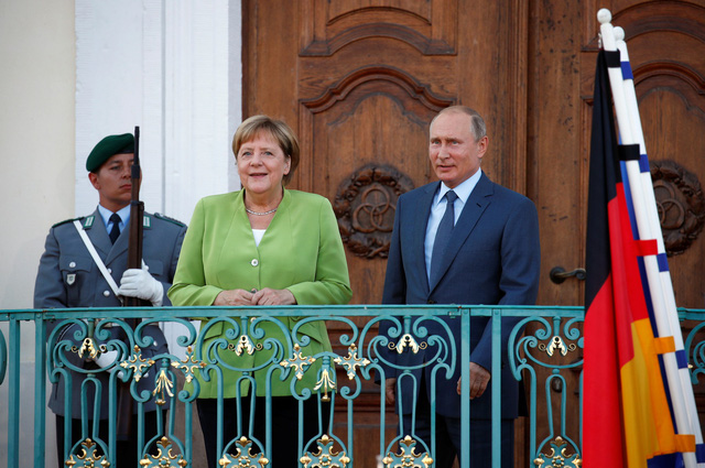 Tổng thống Nga V Putin và Thủ tướng Đức họp báo trước hội đàm