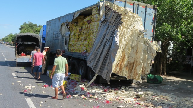 Điều tra nguyên nhân vụ tai nạn xe ô tô ở Phong Điền