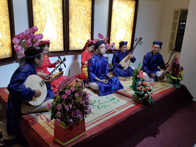 Ca Huế thính phòng tròn 5 tuổi