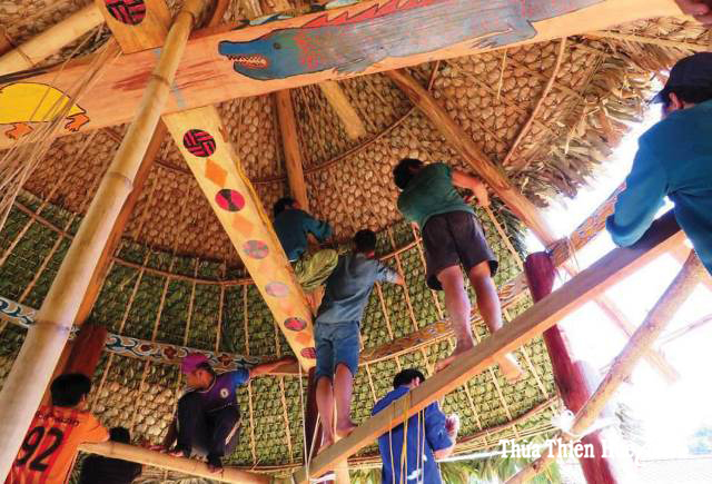 Phục dựng nhà gươl dựa vào cộng đồng