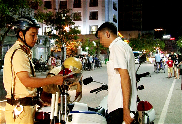 Chấn chỉnh tình trạng đỗ xe lộn xộn ở phố đi bộ