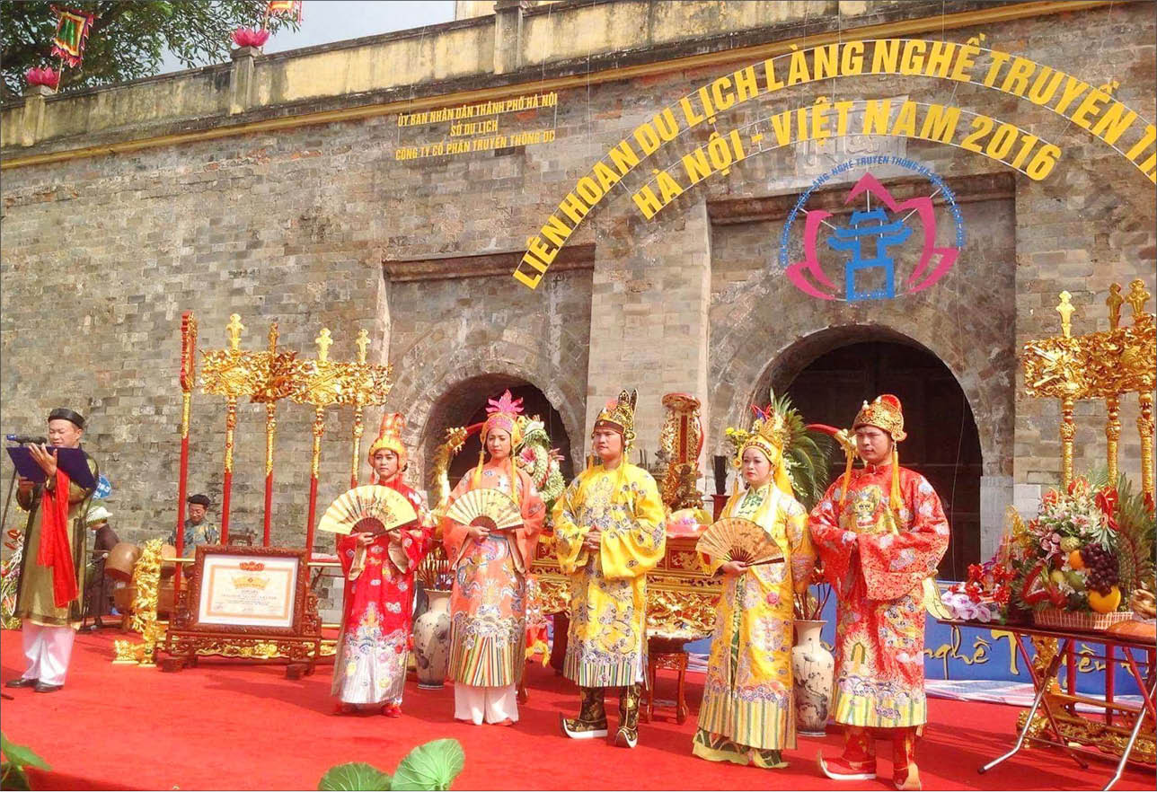 “Khoe” Huế qua trang phục cung đình