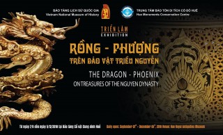 Watching for the exhibition “Dragon - Phoenix on Nguyen Dynasty royal treasures”