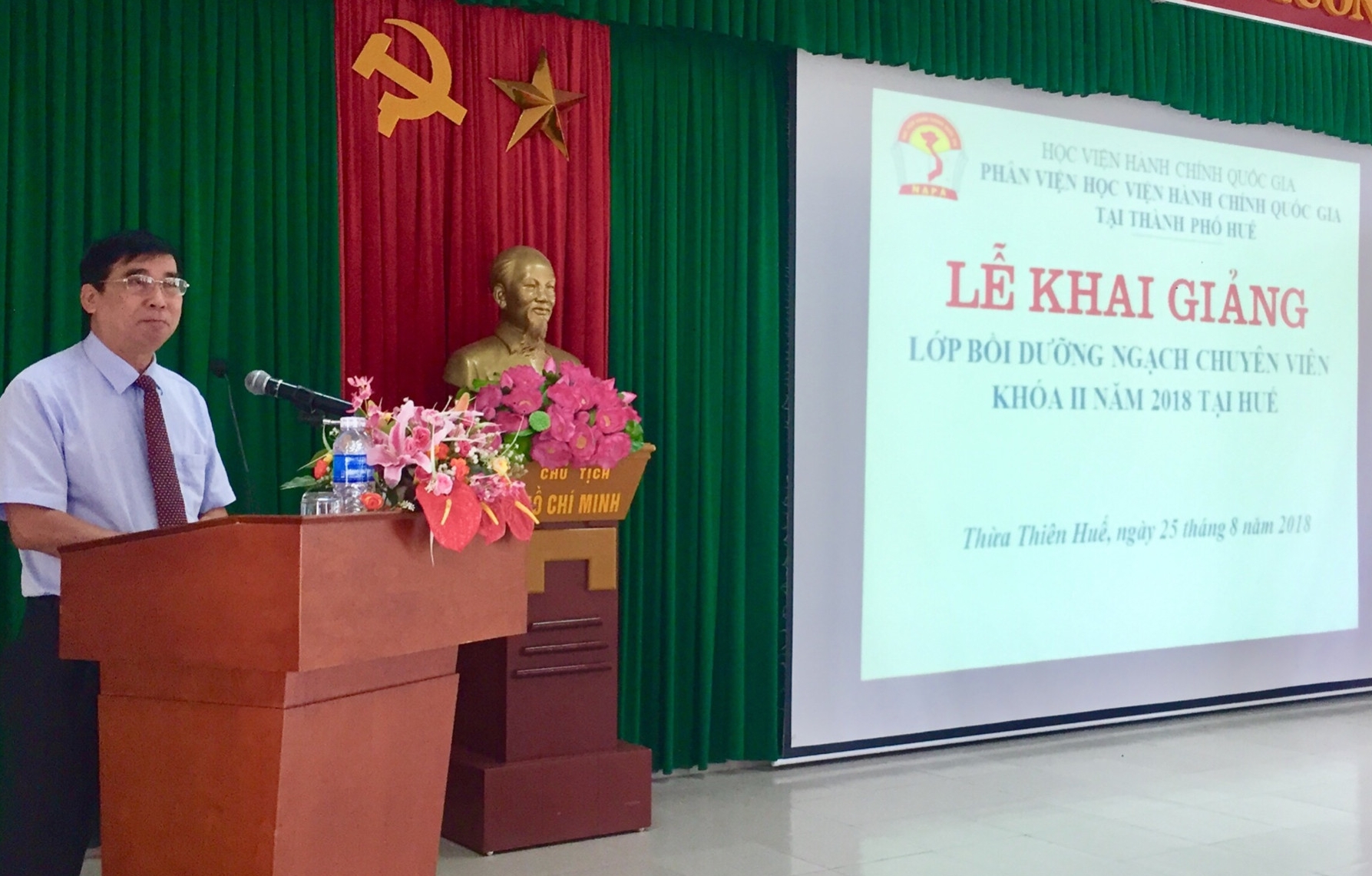 60 học viên tham dự lớp bồi dưỡng dưỡng kiến thức Quản lý Nhà nước chương trình chuyên viên