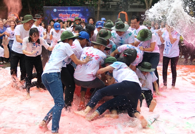 Sôi nổi các hoạt động ngày hội tân sinh viên Trường ĐH Sư phạm