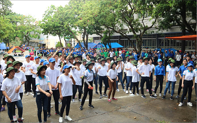 Hỗ trợ tân sinh viên vào năm học mới