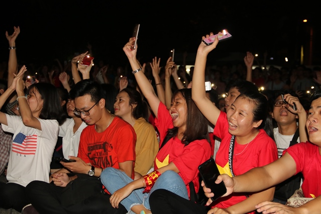 Hàng ngàn sinh viên, người dân đồng hành cùng Olympic Việt Nam