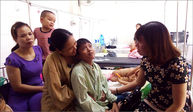 Chia sẻ với trẻ em nghèo