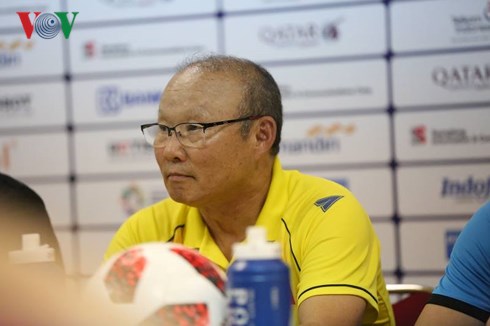 Thầy Park bức xúc vì bị giả mạo Facebook và các “HLV bàn phím“