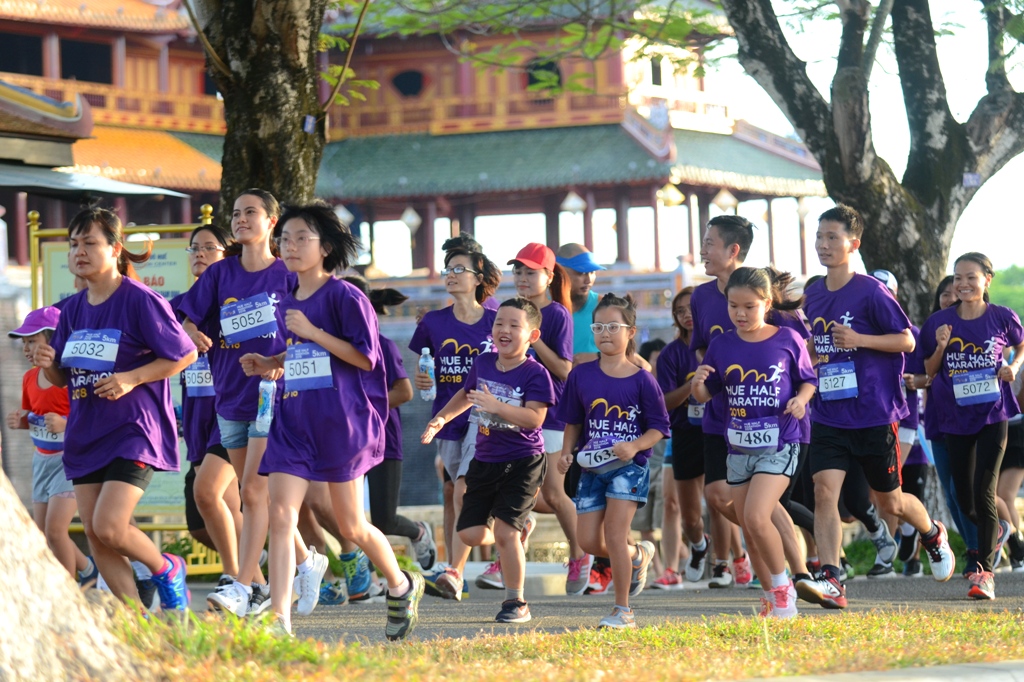 Hơn 1 500 VĐV tham gia giải bán marathon lần đầu tổ chức tại Huế