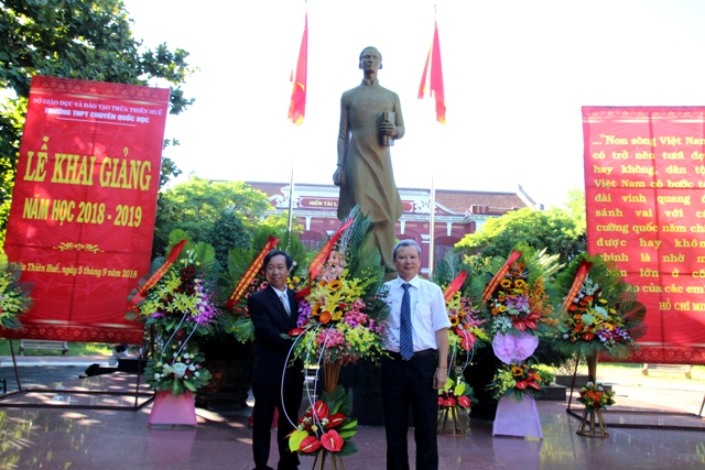 Hàng trăm ngàn học sinh trên toàn tỉnh bước vào năm học mới