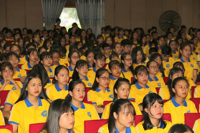 Trường đại học Kinh tế Huế đón 1 681 sinh viên khóa học 2018 - 2022