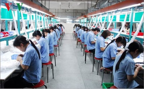 Tăng giờ làm thêm có tăng thu nhập cho người lao động