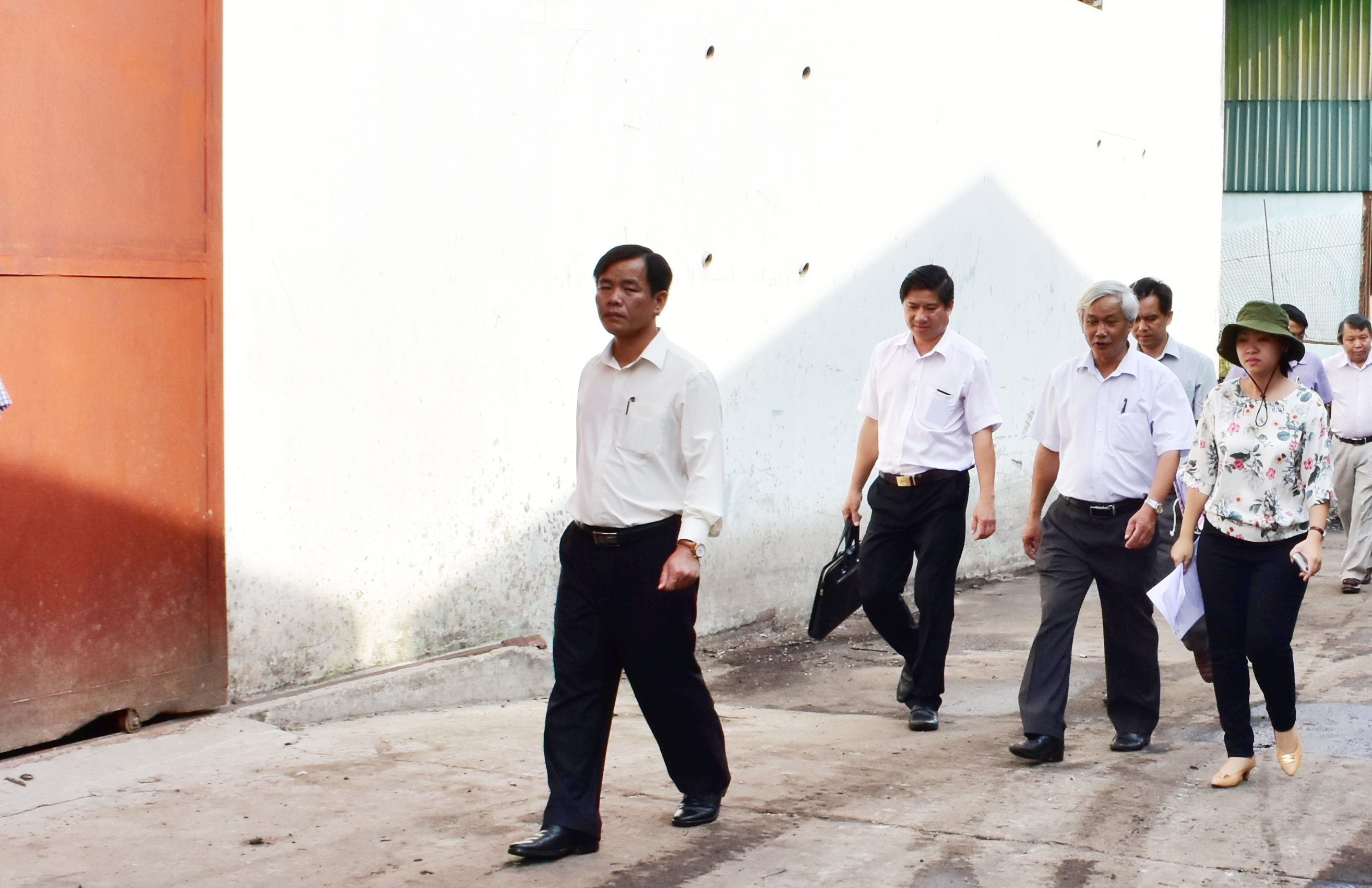 Xử lý dứt điểm rác tồn đọng tại nhà máy xử lý rác Thủy Phương