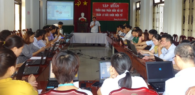 Gần 50 cán y tế cơ sở cập nhật kỹ năng quản lý hồ sơ sức khỏe điện tử