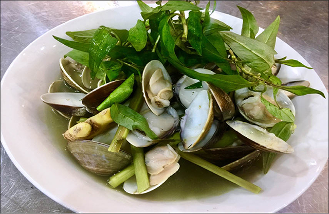 Ngao bung - “bung là ăn”