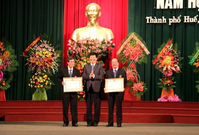 Nhiều tập thể, cá nhân Trường ĐH Y Dược Huế được khen thưởng tại lễ khai giảng