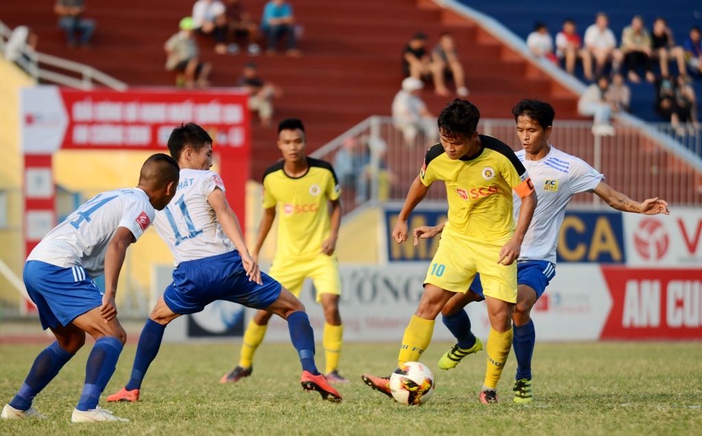 Vẫn lo chuyện trụ hạng