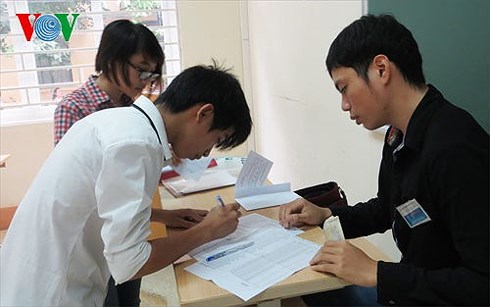 Đào tạo đại học còn xa thực tế, nặng nề thi cử