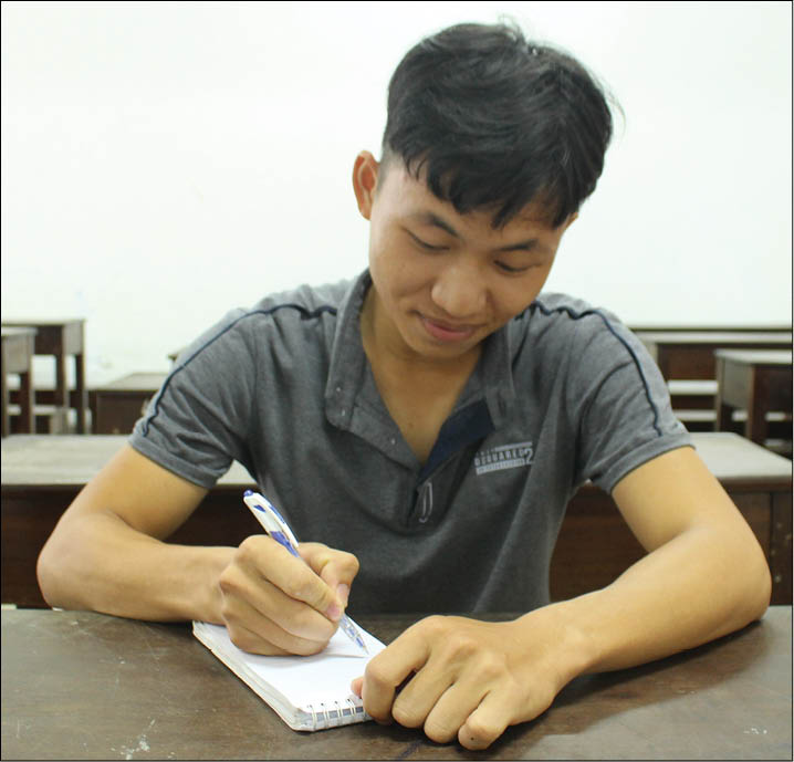 Chàng thủ khoa người dân tộc Dao Tiền