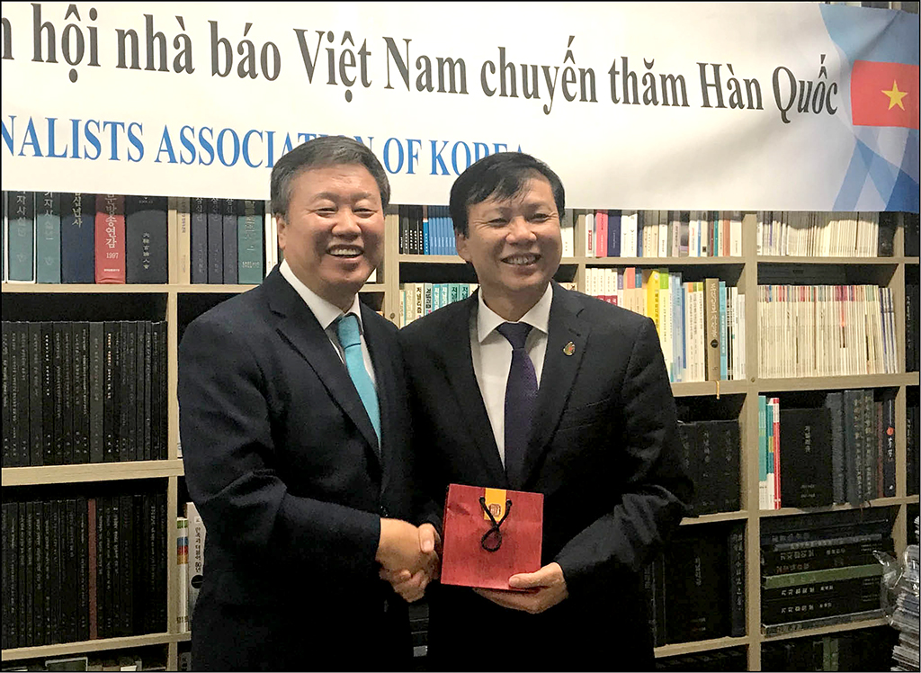 Meeting fellow friends