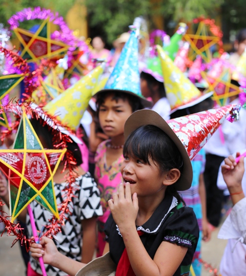 Hơn 55 triệu đồng ủng hộ học sinh, hộ nghèo ở Đông Sơn - A Lưới