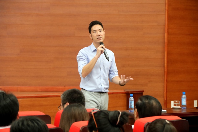 Dr Vu Duy Thuc shares information on Start-up and Artificial Intelligence