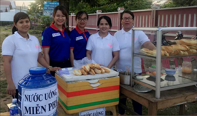 “O Duyên bánh mì tình thương”