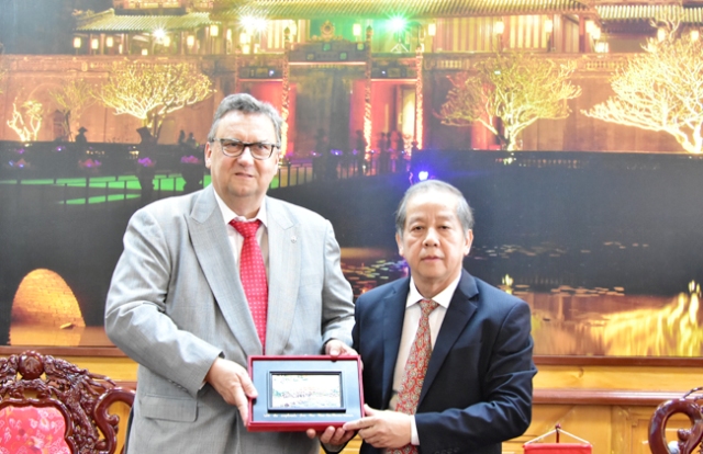 Chairman of the Provincial People s Committee Phan Ngoc Tho receives Ambassador of Finland to Vietnam