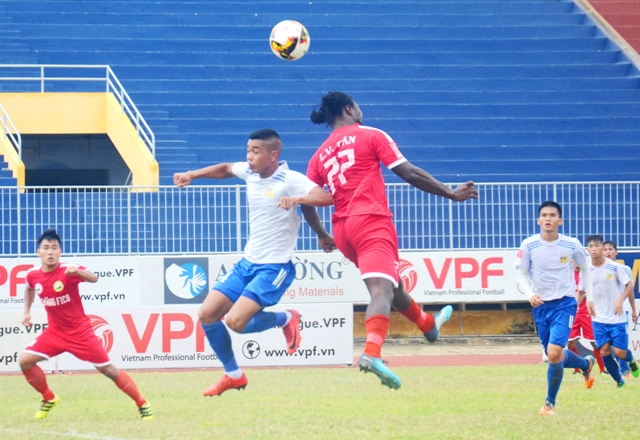 Rượt đuổi gay cấn trên sân Tự Do