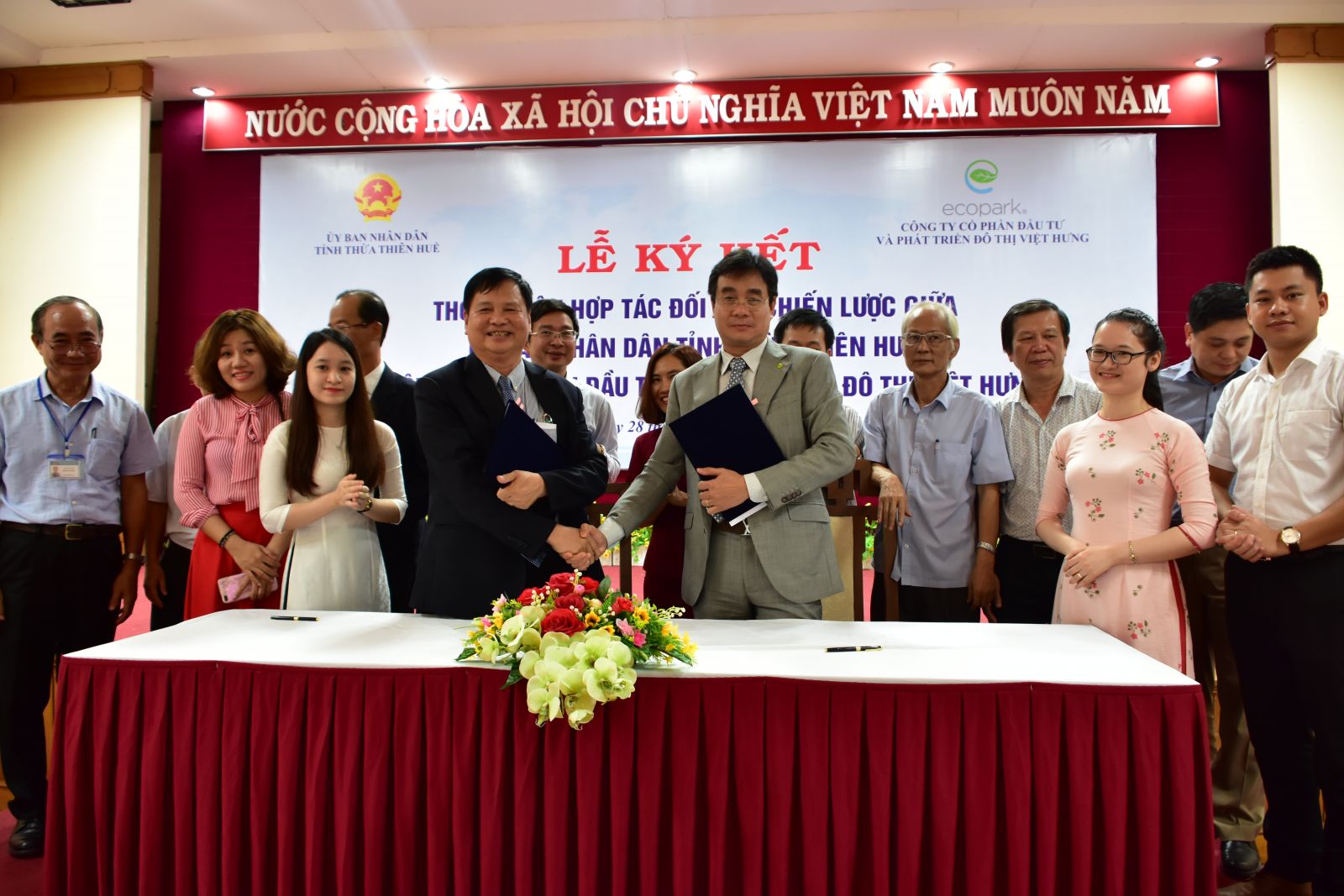 Thua Thien Hue signs cooperation agreement with Vihajico