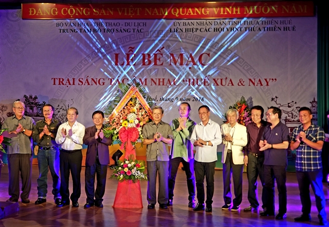 Biểu diễn 12 ca khúc mới về Huế