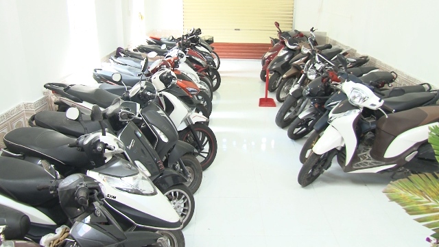 Hàng loạt xe máy cầm cố sai quy định