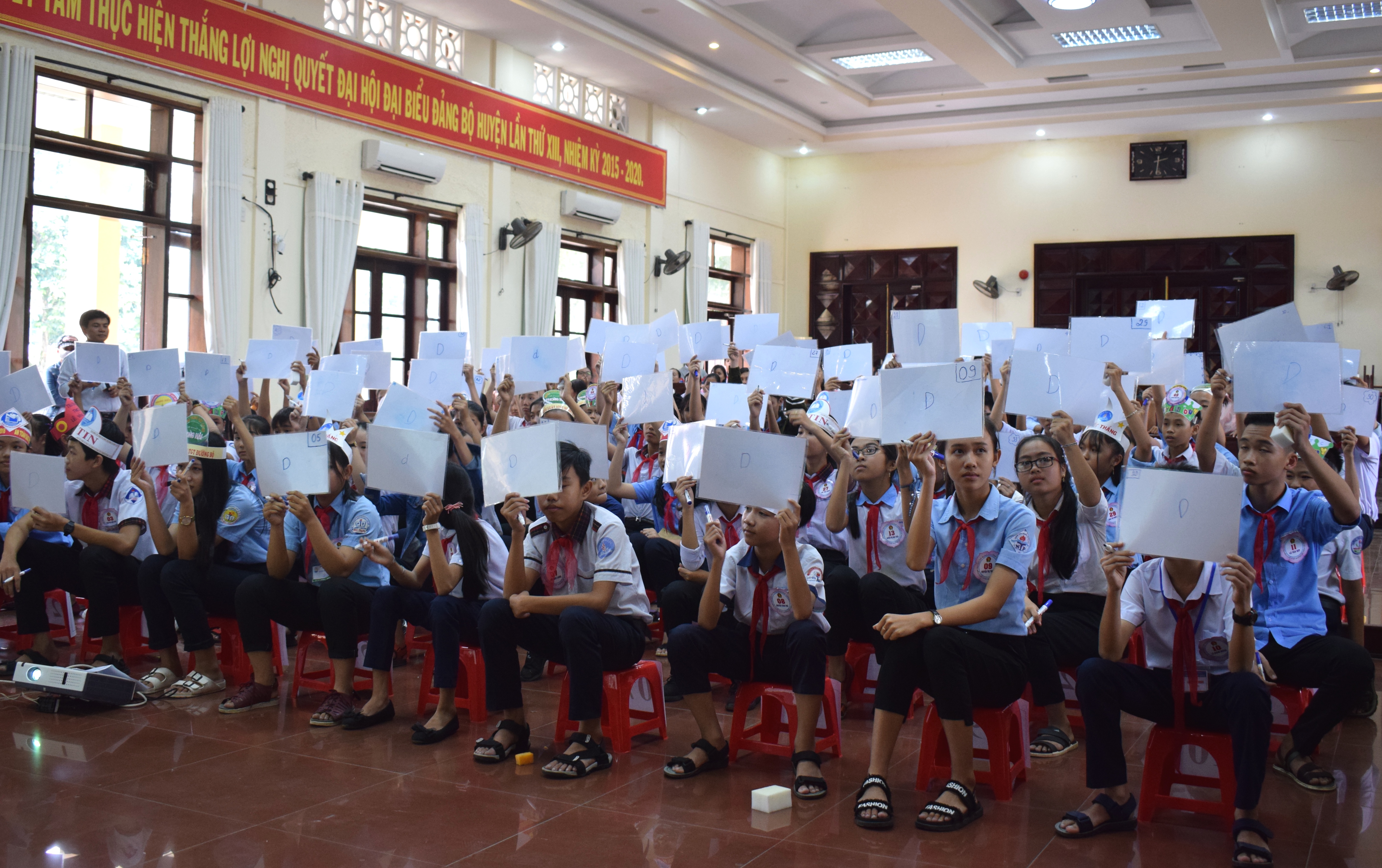 Hội thi “Rung chuông vàng tìm hiểu luật giao thông đường bộ”