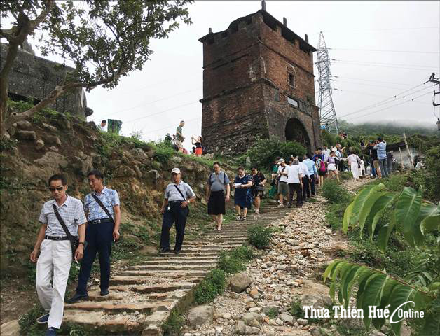 Bừng tỉnh Hải Vân Quan