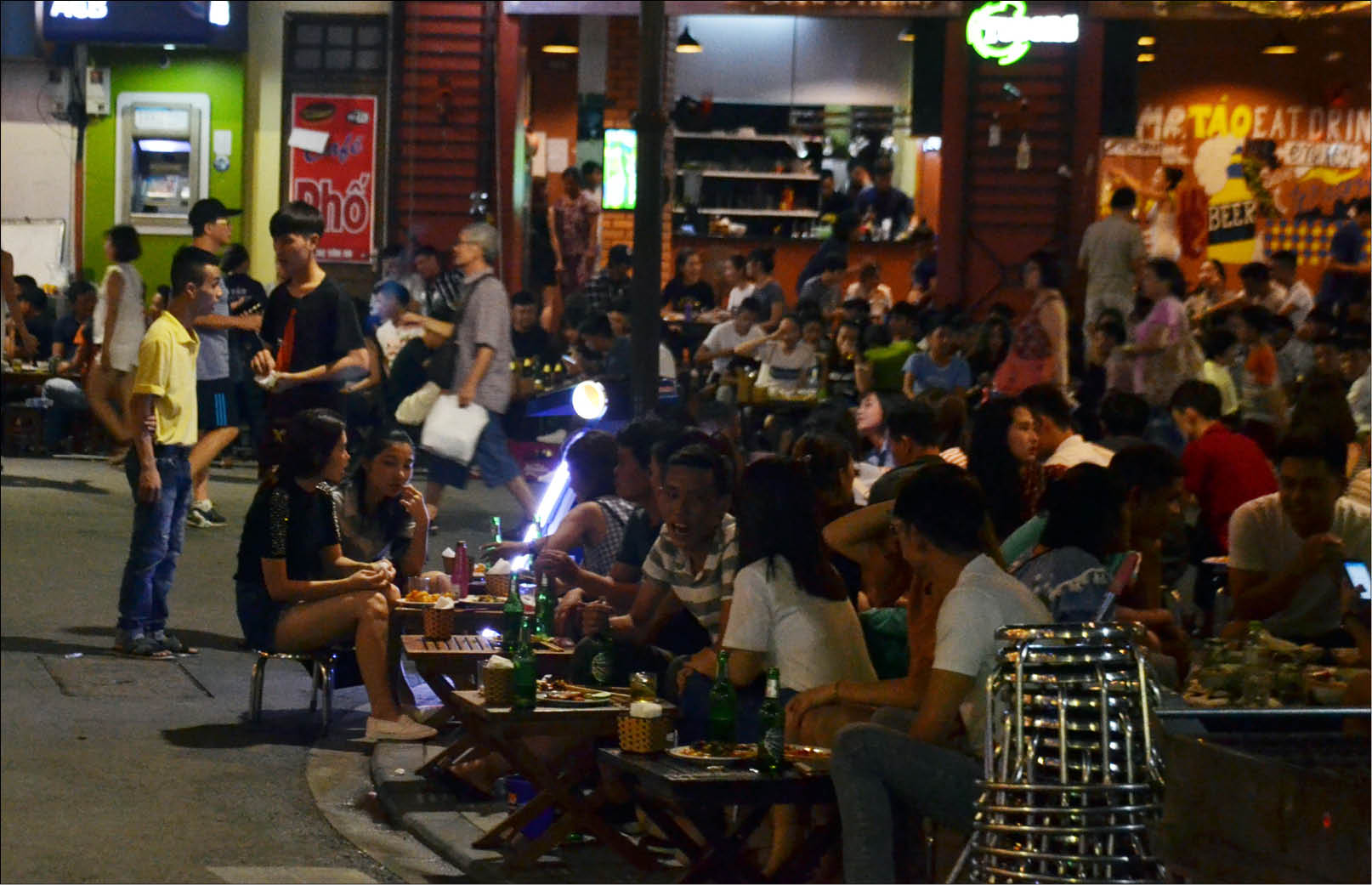 Đừng để phố đi bộ trở thành “phố nhậu”