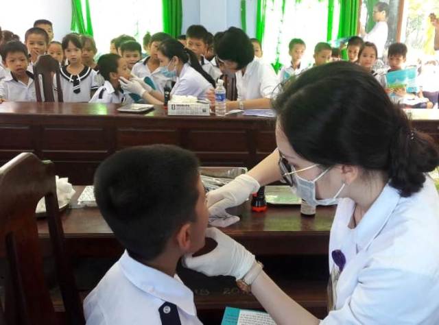 Tư vấn giáo dục nha khoa cho hơn 2 000 học sinh ở Quảng Điền
