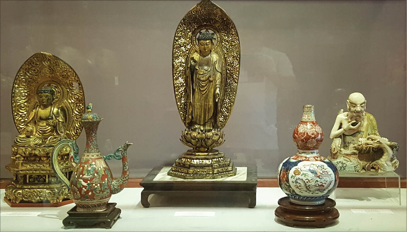 The hobby of collecting antiques of Hue people